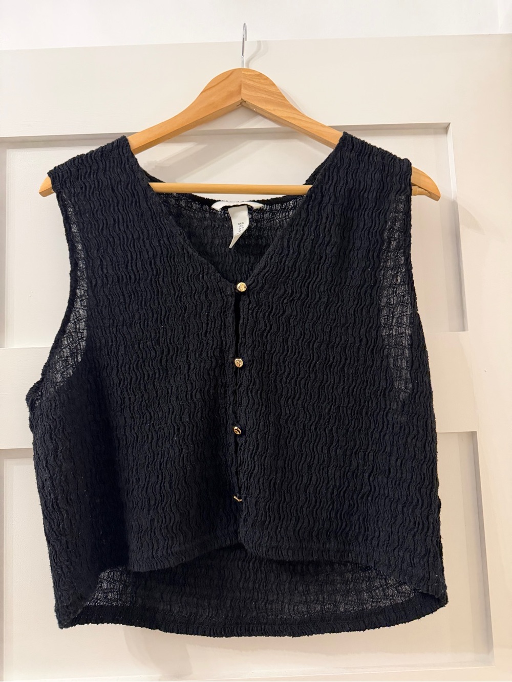 H&M Black Sleeveless Crinkle Button-Front Tank